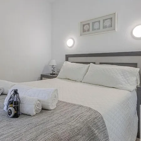 With Excellent Sea Views Apartament *