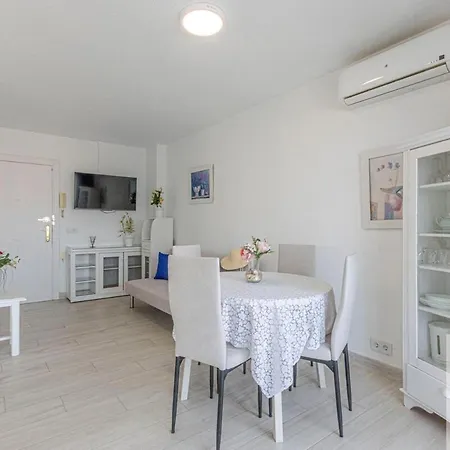 With Excellent Sea Views Apartament *